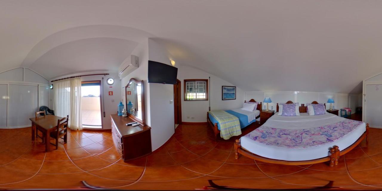 Quarto Triplo com Casa de Banho Privativa