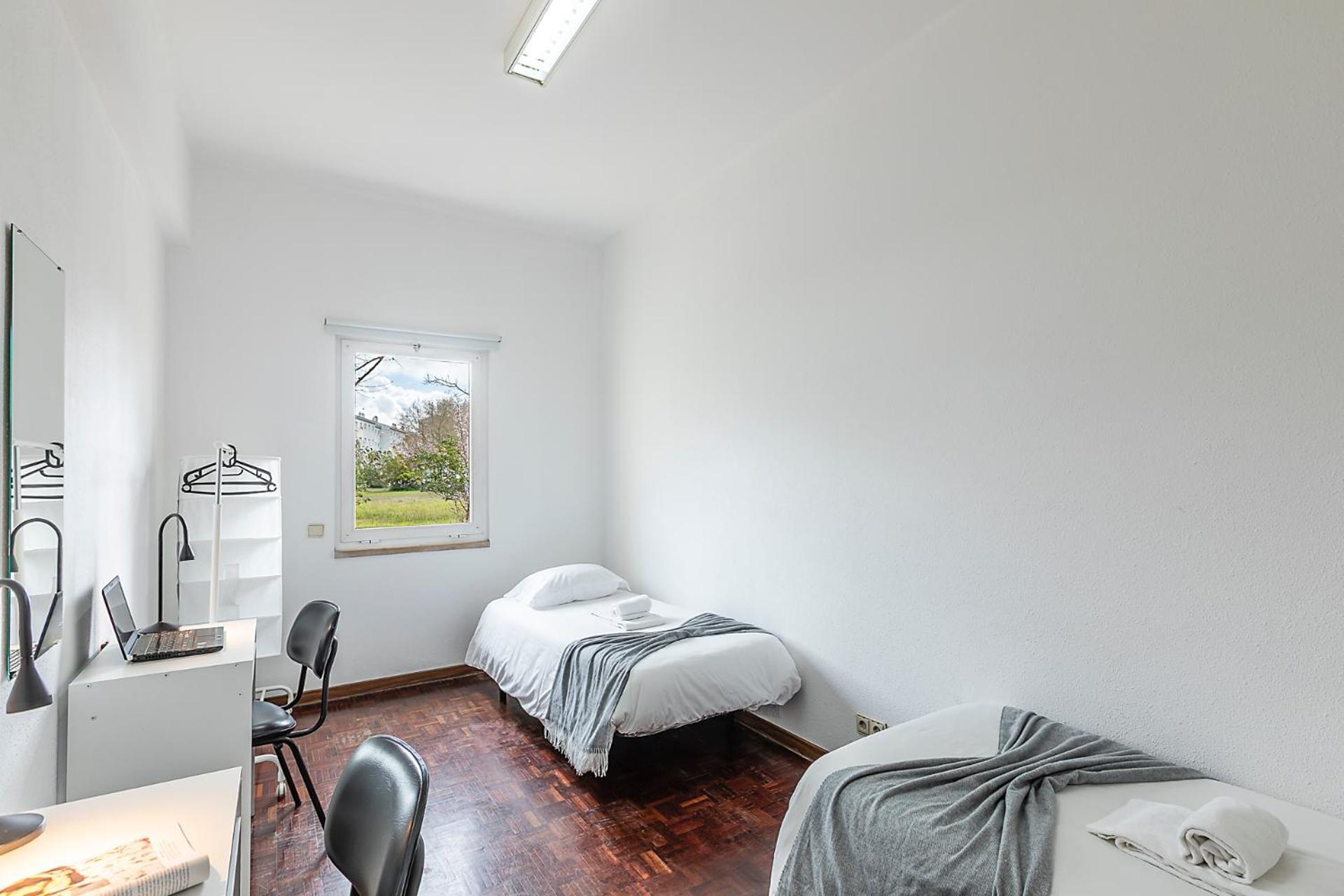 Quarto Duplo com Casa de Banho Partilhada