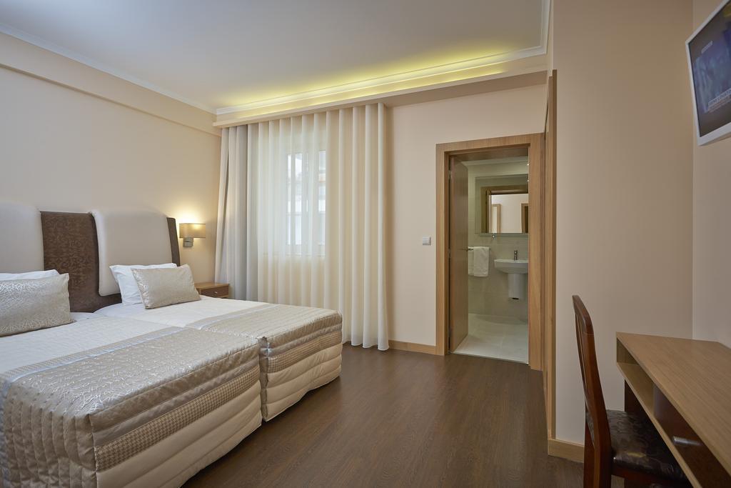 Quarto Twin com Casa de Banho Privativa