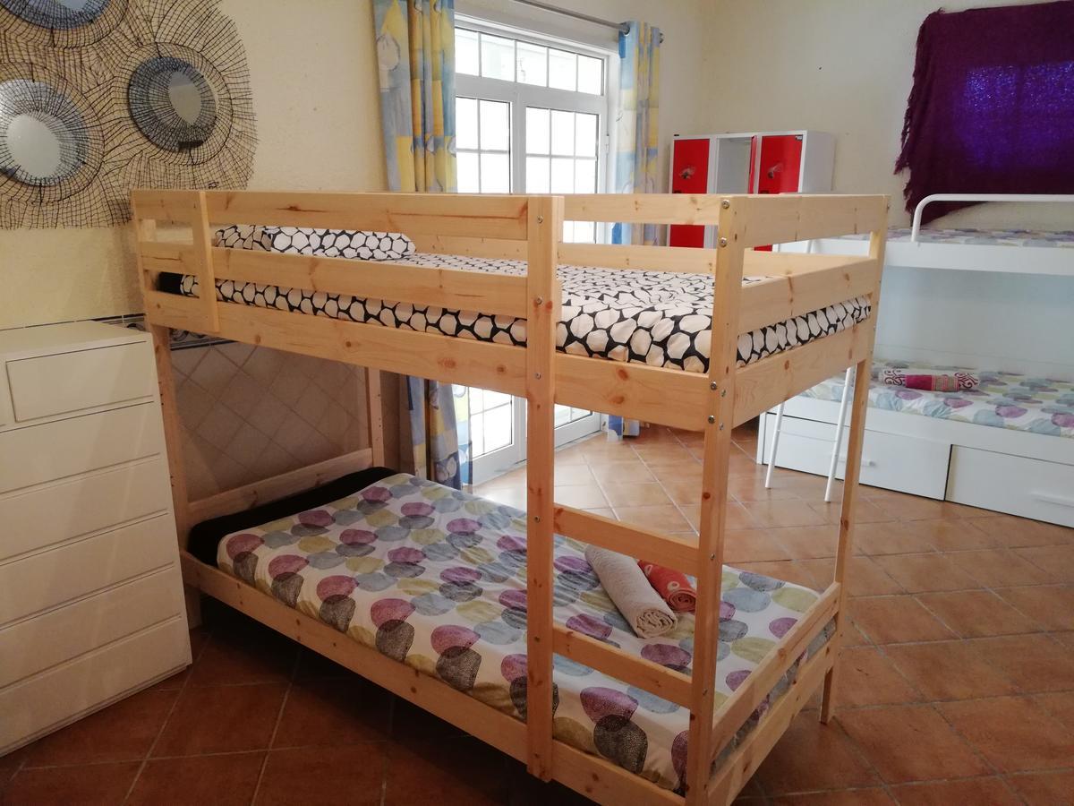Cama em Dormitório Misto com 10 Camas