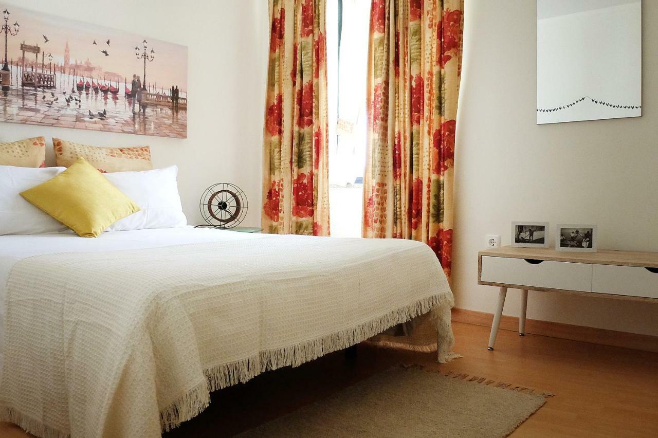 Quarto Duplo com Casa de Banho Privada Externa